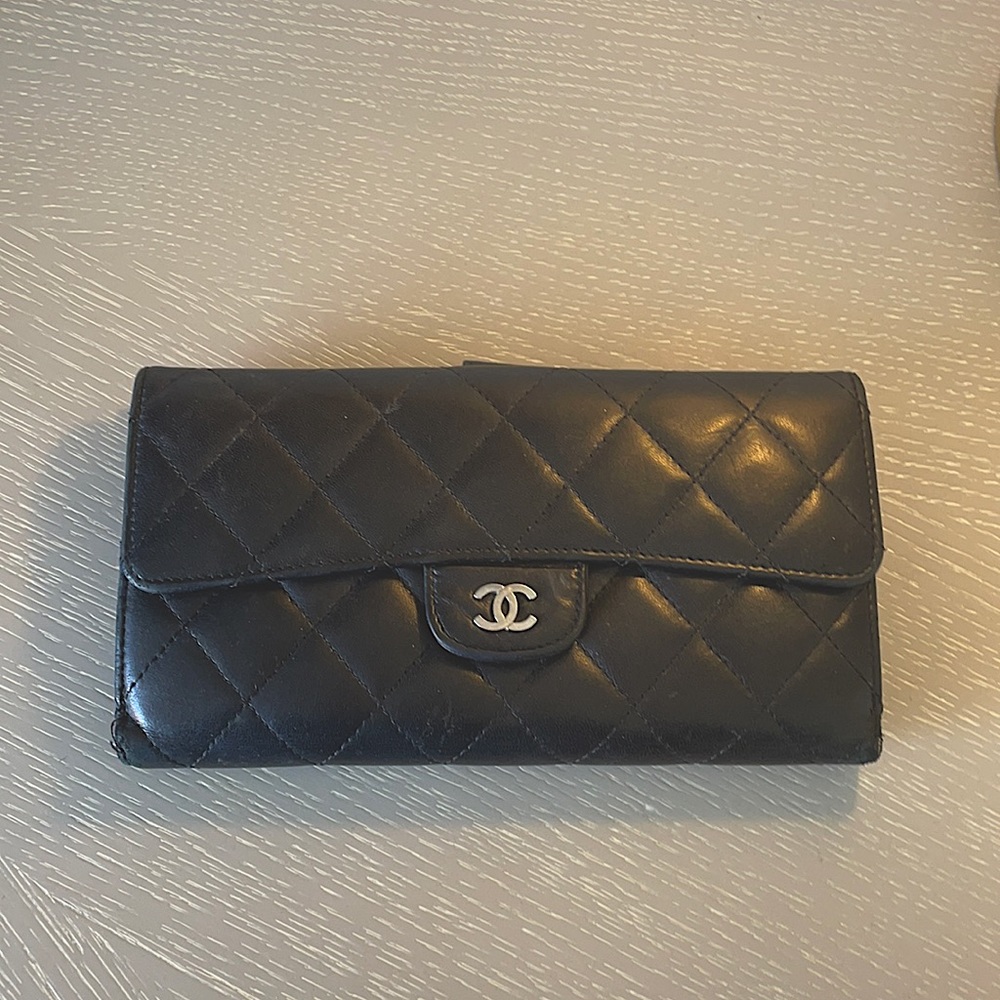 Chanel quilted wallet